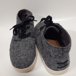 Tom's sneakers